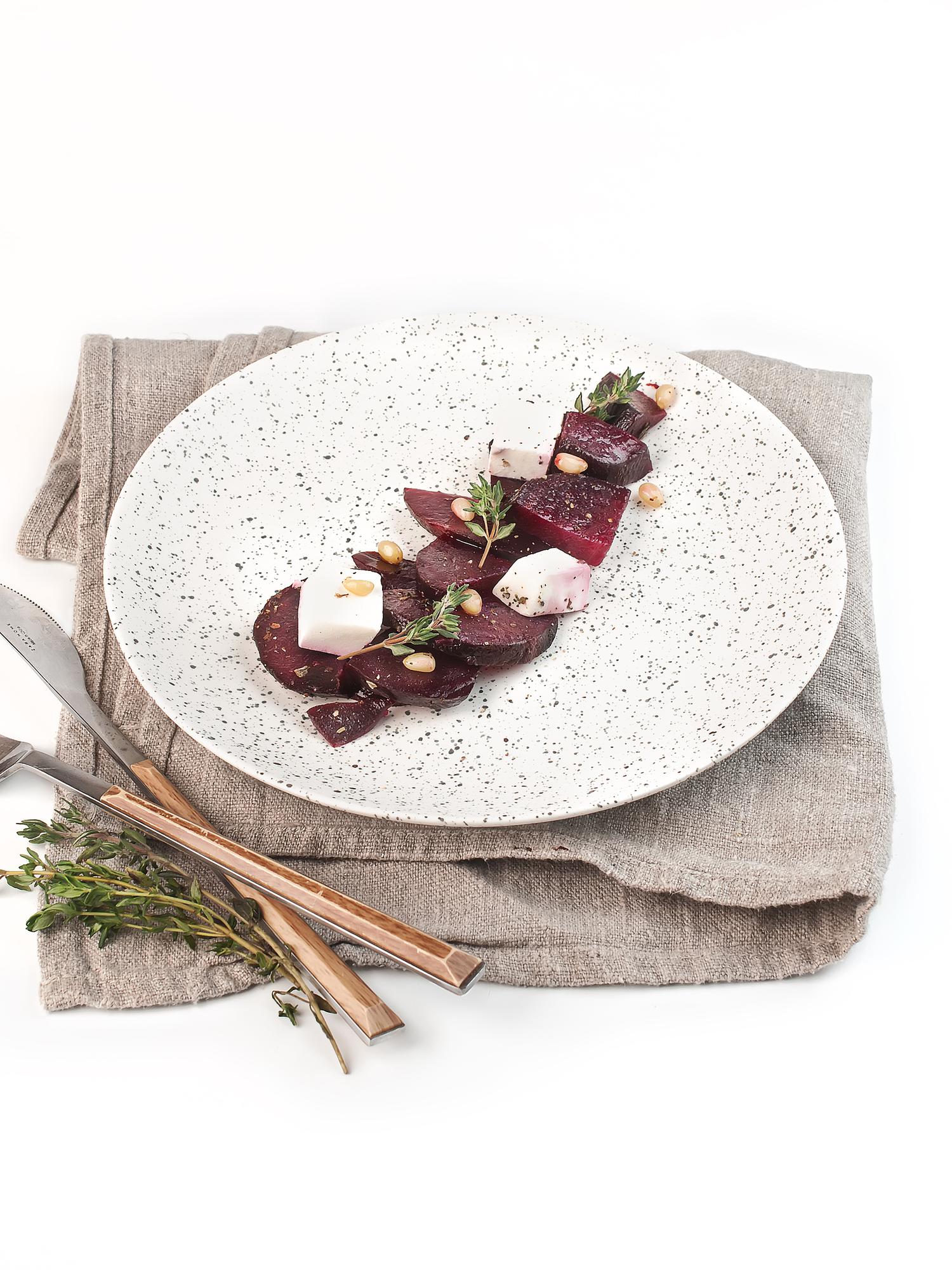Stilingai pateikta degustacinė lėkštė